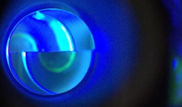 applanation tonometer mires after applying fluroscein dye in cornea