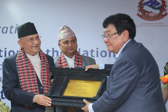 Dr Sanduk ruit with prime minister KP sharma oli